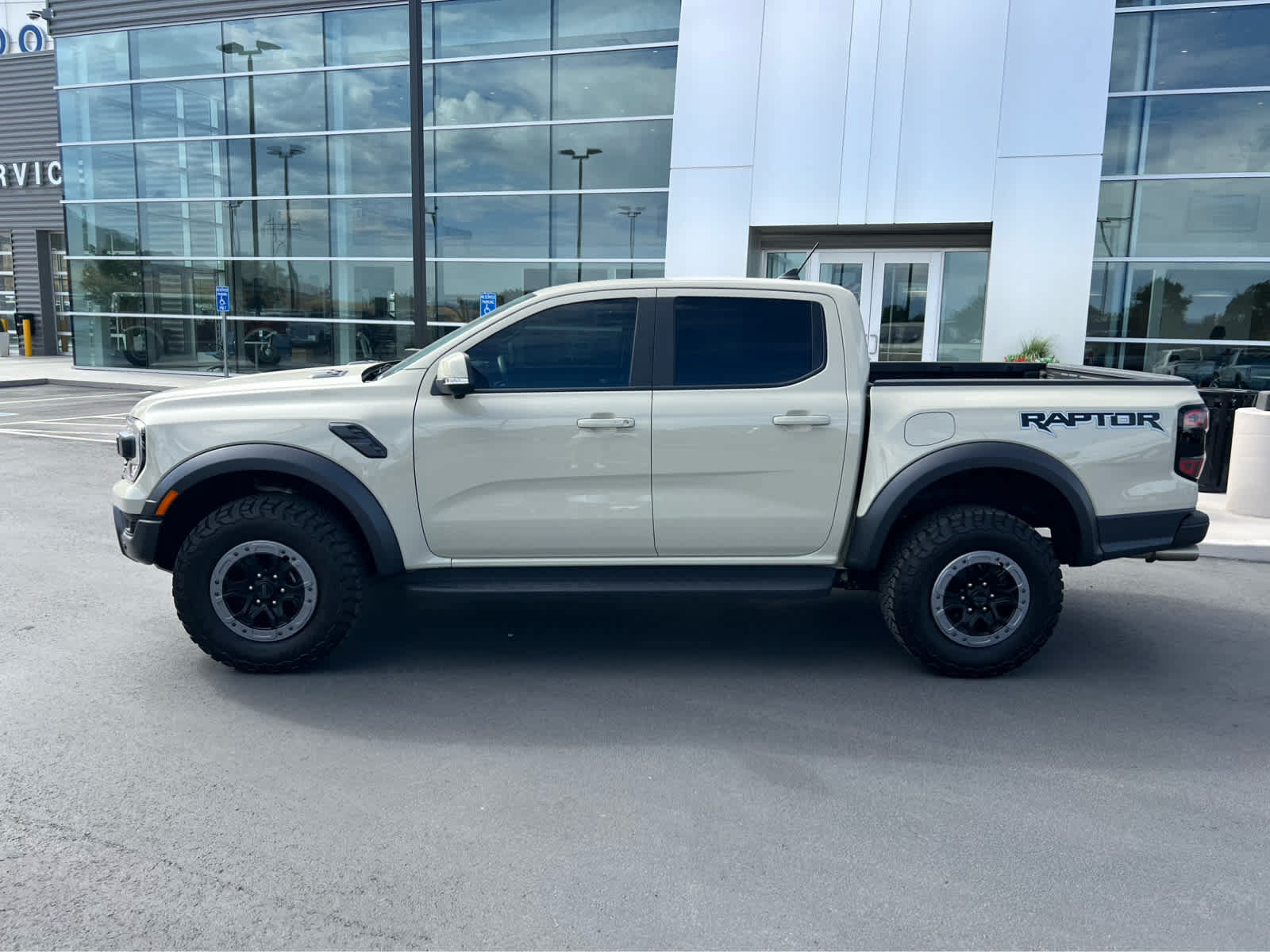 Certified 2025 Ford Ranger Raptor AWD/4WD image 12