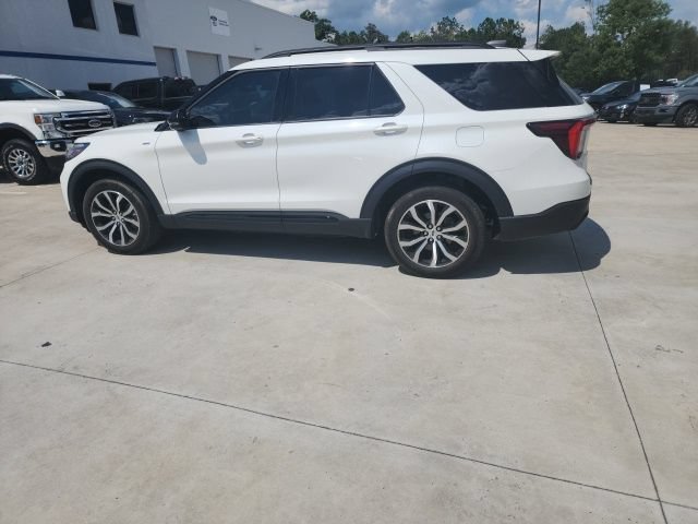 Certified 2025 Ford Explorer ST-Line AWD/4WD image 10