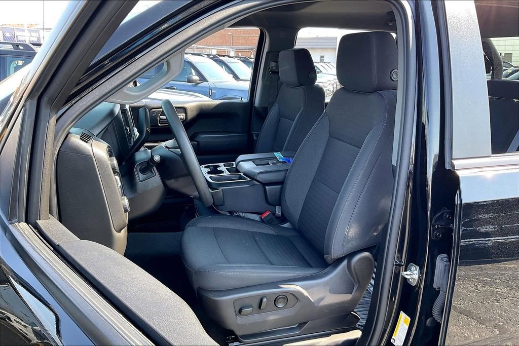 Used 2024 Chevrolet Silverado 1500 Custom w/ Turbomax Blackout Package image 21