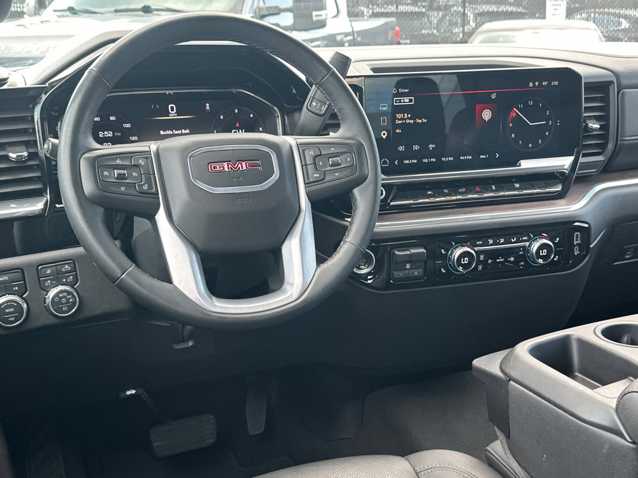 Used 2025 GMC Sierra 1500 SLT AWD/4WD image 24