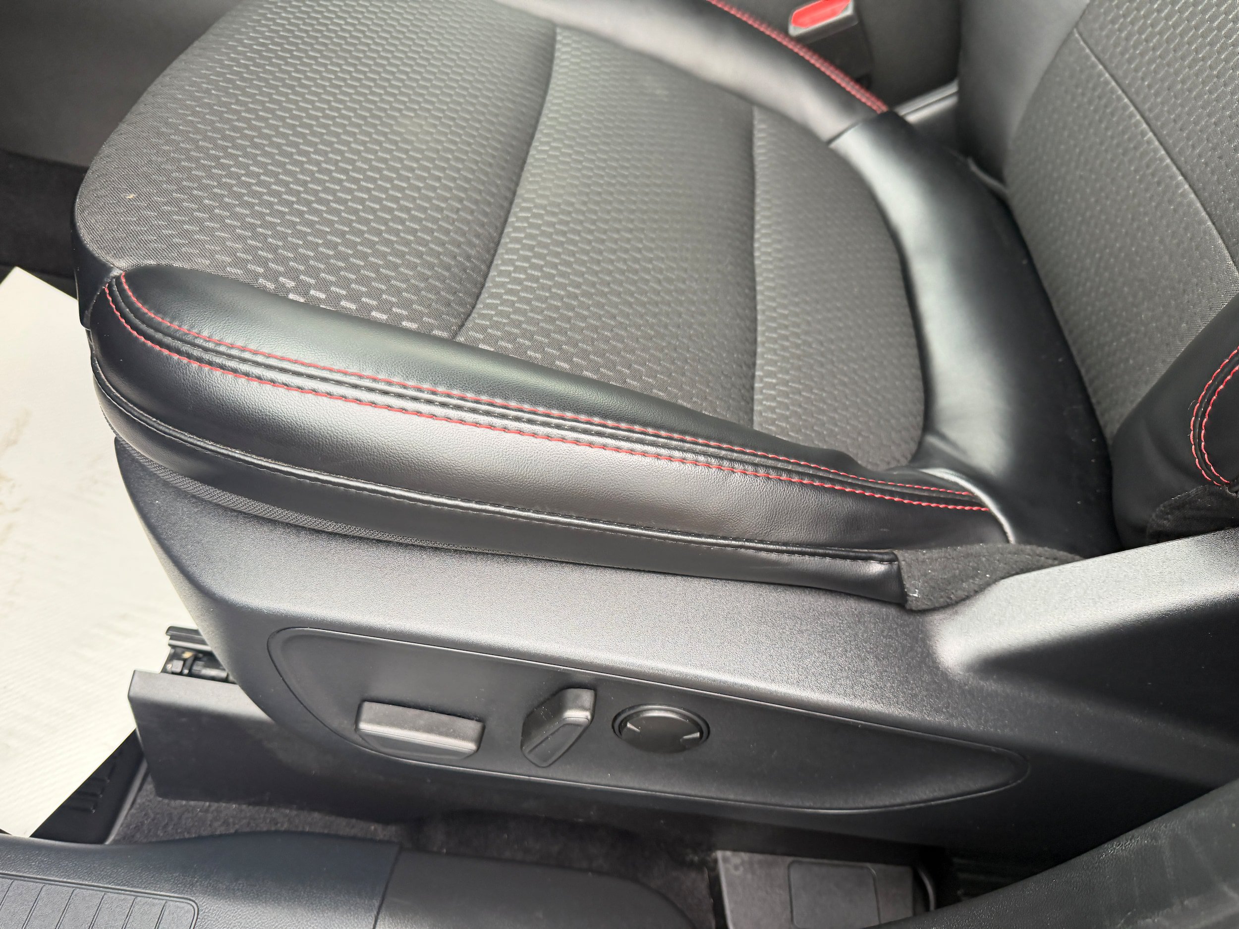 Certified 2024 Ford Escape ST-Line w/ Tech Pack #1 AWD/4WD image 18