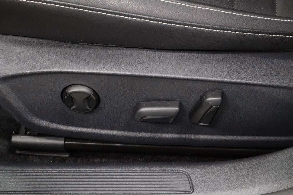 Used 2023 Volkswagen Jetta SE w/ Panoramic Sunroof Package FWD image 25