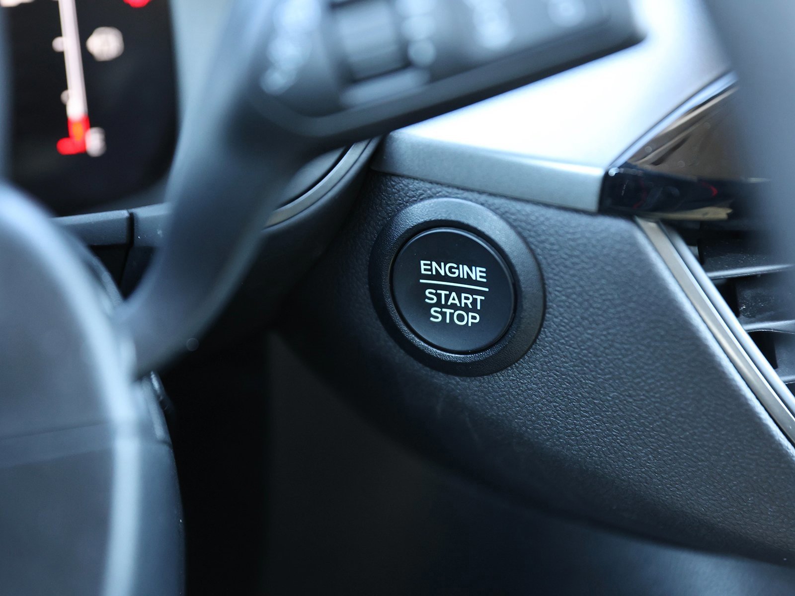 Certified 2025 Ford Escape Active image 30