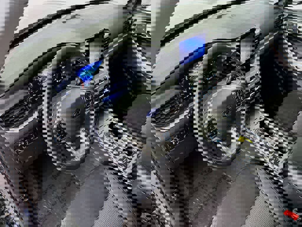 Certified 2024 Ford Explorer XLT image 2