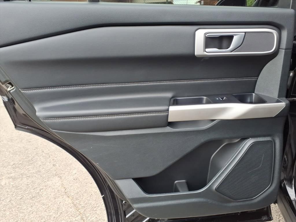 Certified 2023 Ford Explorer XLT image 7