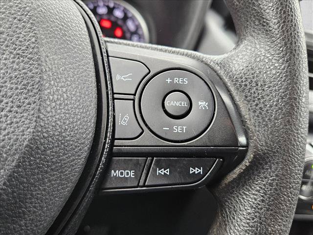 Used 2020 Toyota RAV4 XLE AWD/4WD image 18