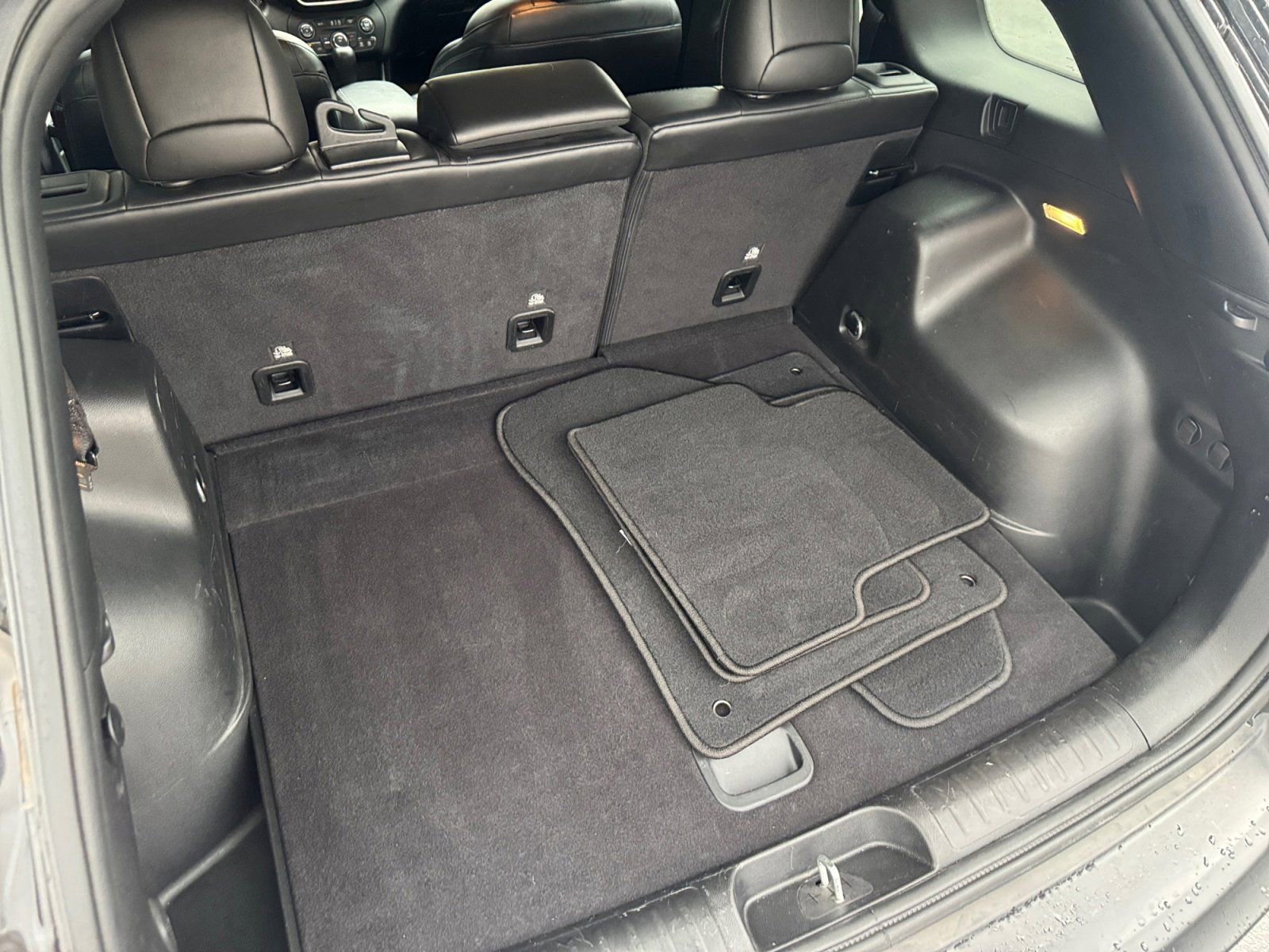 Used 2021 Jeep Cherokee Latitude Plus image 16