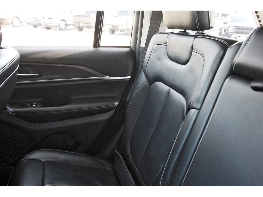 Used 2023 Jeep Grand Cherokee Limited image 14