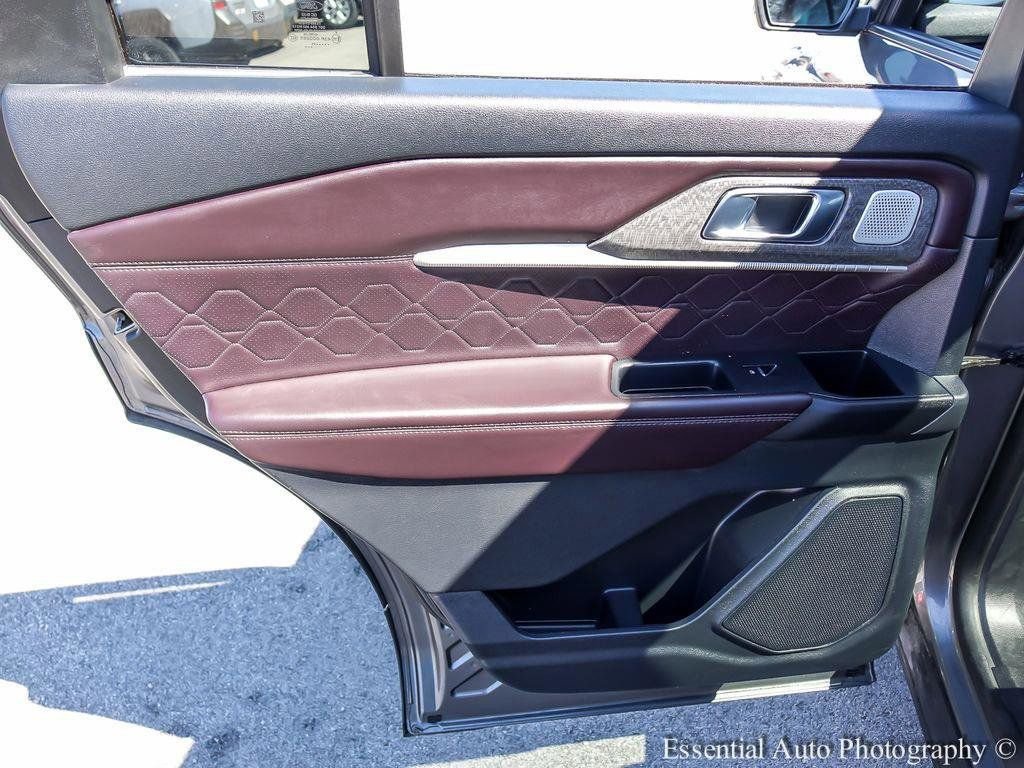 Certified 2025 Ford Explorer Platinum w/ LUX Leather Package image 24