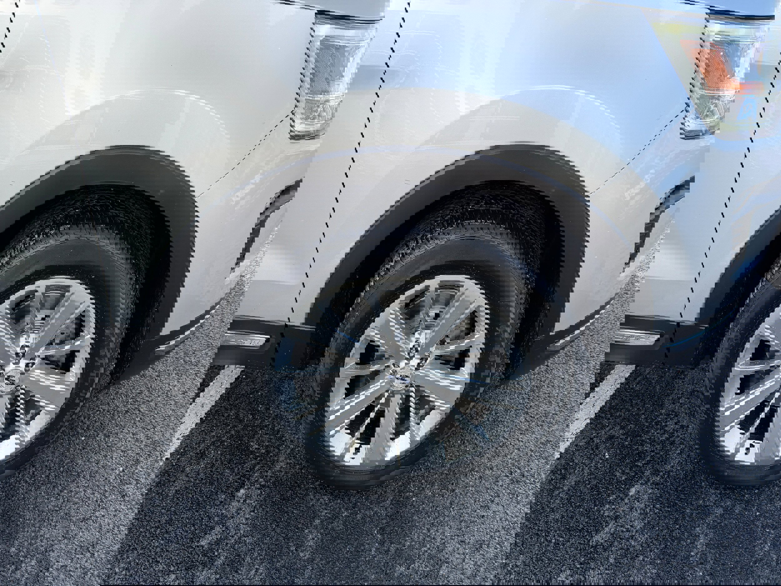 Certified 2019 Ford Explorer Limited w/ Class III Trailer Tow Package image 12