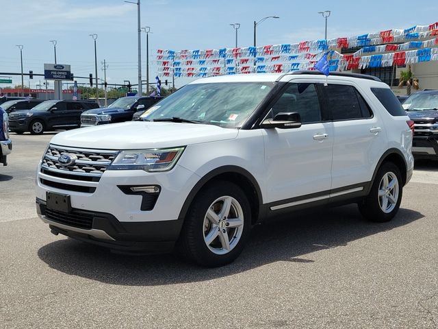 Certified 2018 Ford Explorer XLT w/ Equipment Group 202A FWD image 3