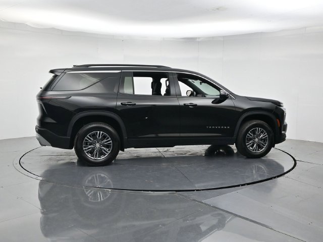 Used 2025 Chevrolet Traverse LT AWD/4WD image 2