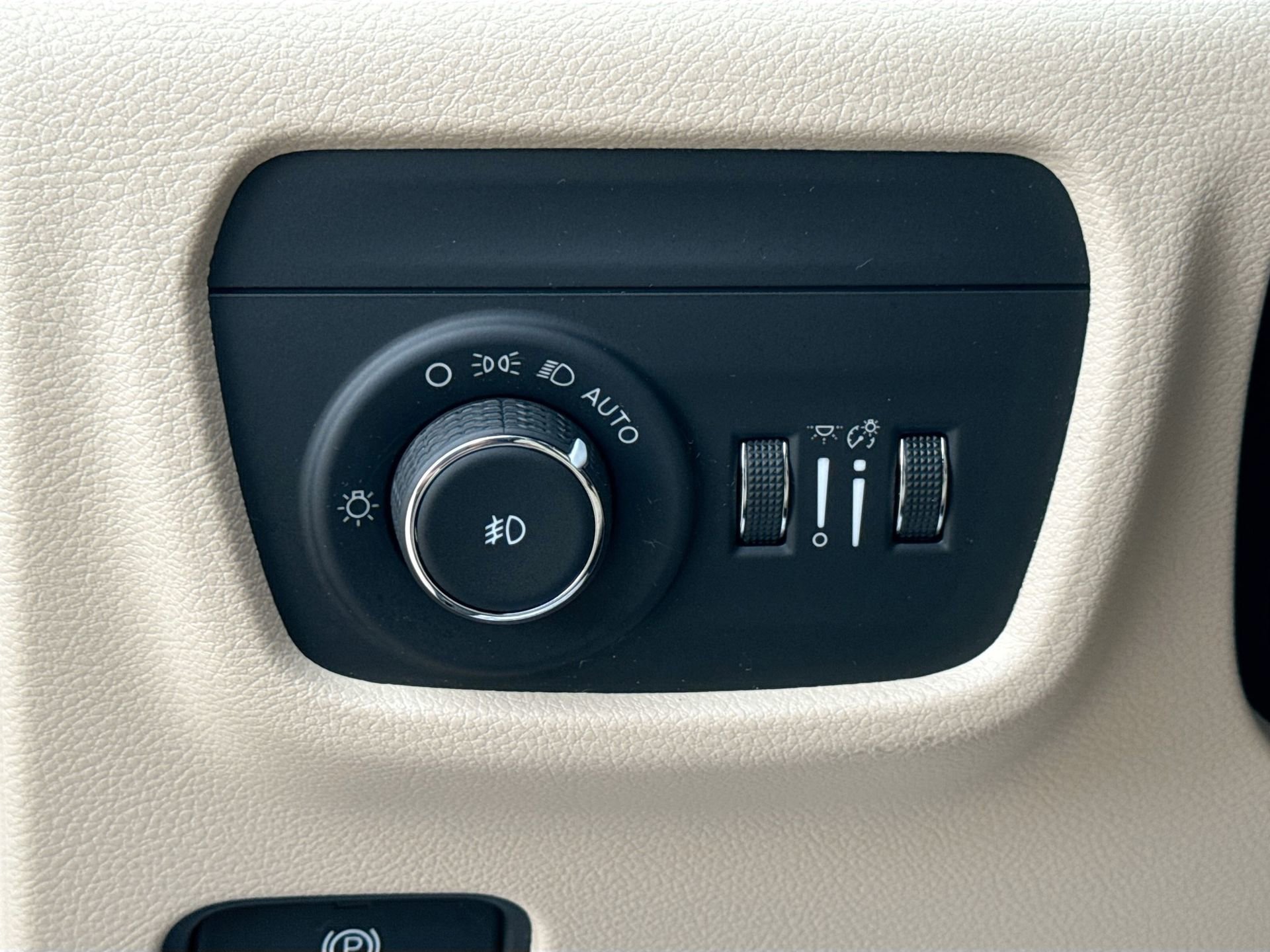 Used 2022 Jeep Grand Cherokee Limited image 11