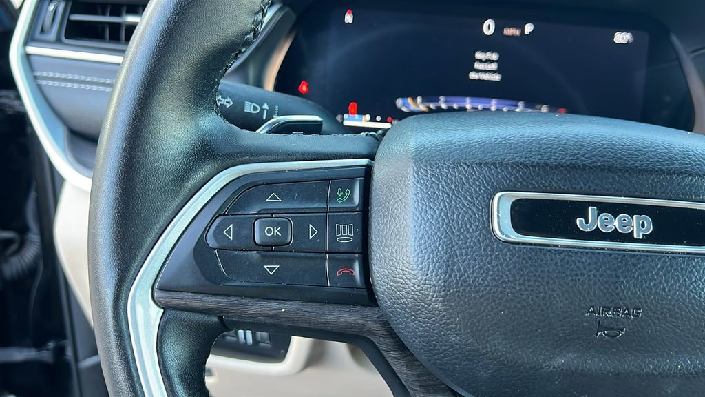 Used 2023 Jeep Grand Cherokee Limited AWD/4WD image 21