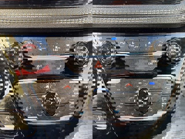 Used 2025 Chrysler Pacifica Limited image 21