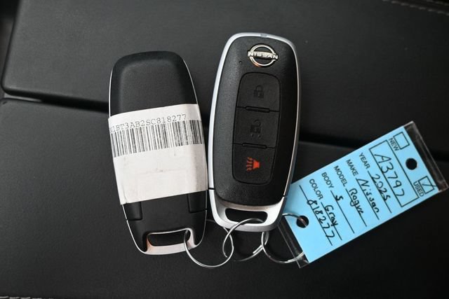Used 2025 Nissan Rogue S AWD/4WD image 15