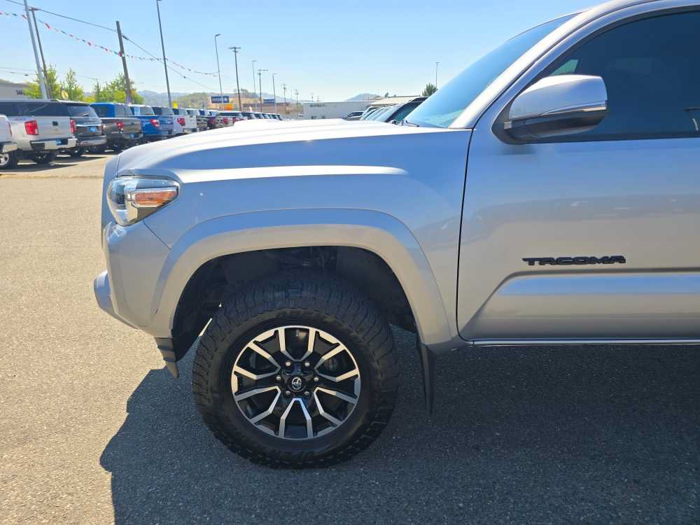 Used 2020 Toyota Tacoma TRD Sport w/ Technology Package AWD/4WD image 18