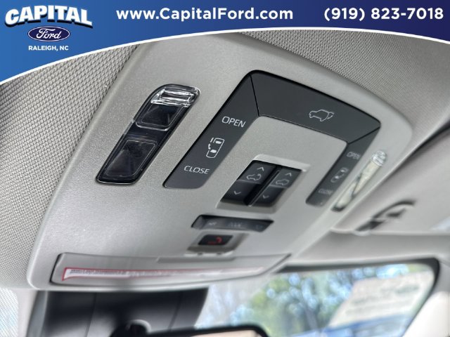 Used 2024 Toyota Sienna XLE FWD image 33