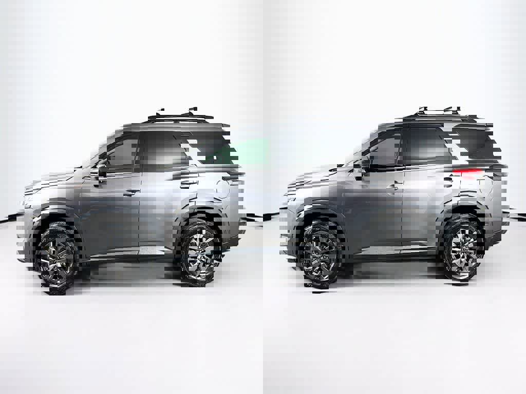 Used 2022 Nissan Pathfinder SV w/ SV Premium Package FWD image 2