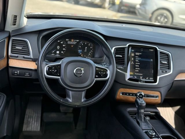 Used 2022 Volvo XC90 T6 Momentum w/ Climate Package image 18