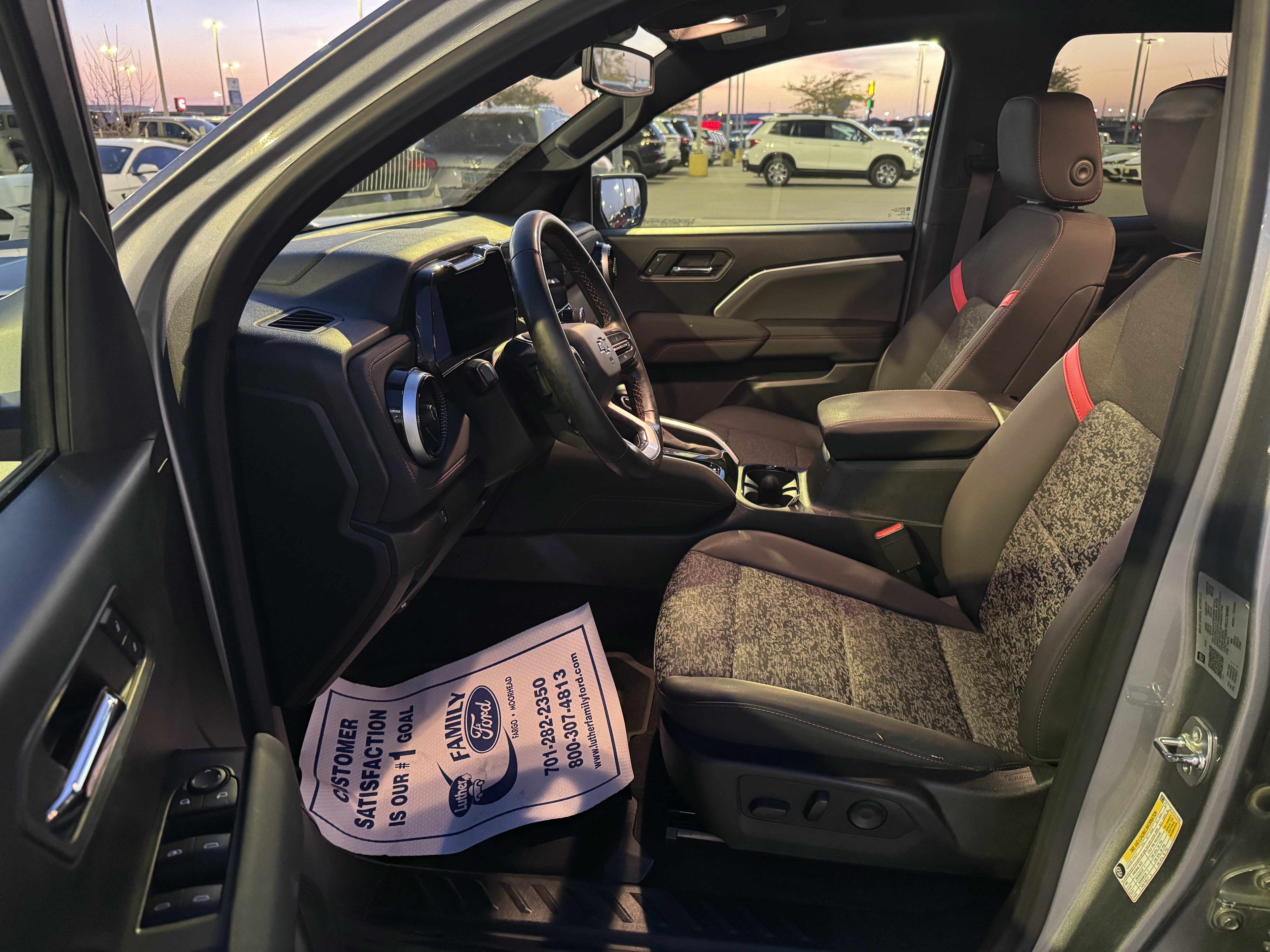 Used 2024 Chevrolet Colorado Z71 w/ Z71 Convenience Package 2 AWD/4WD image 19