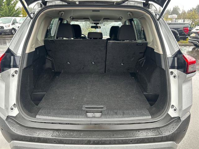 Used 2023 Nissan Rogue SV image 31