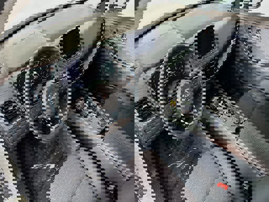 Used 2022 Nissan Rogue SV image 9