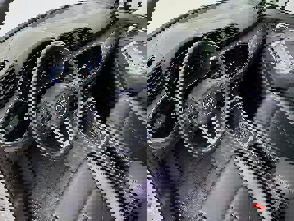 Used 2024 Audi Q3 2.0T Premium image 9