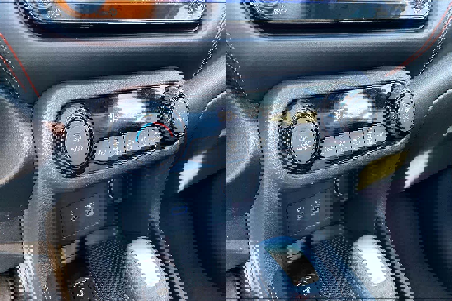 Used 2021 Nissan Kicks SR image 31