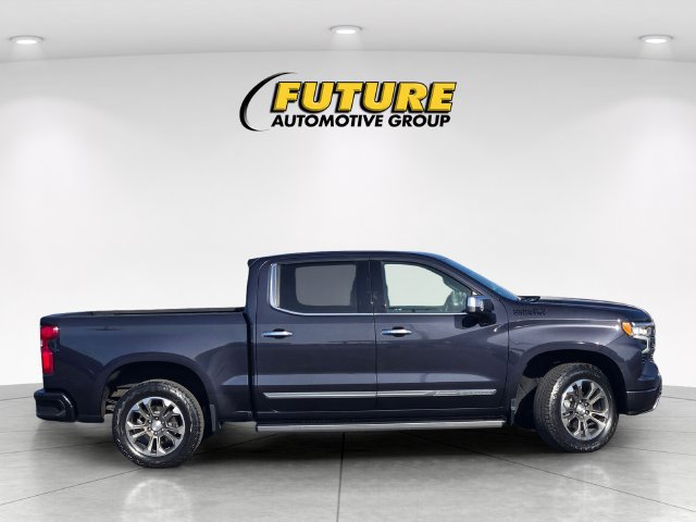 Used 2023 Chevrolet Silverado 1500 High Country w/ Technology Package AWD/4WD image 3