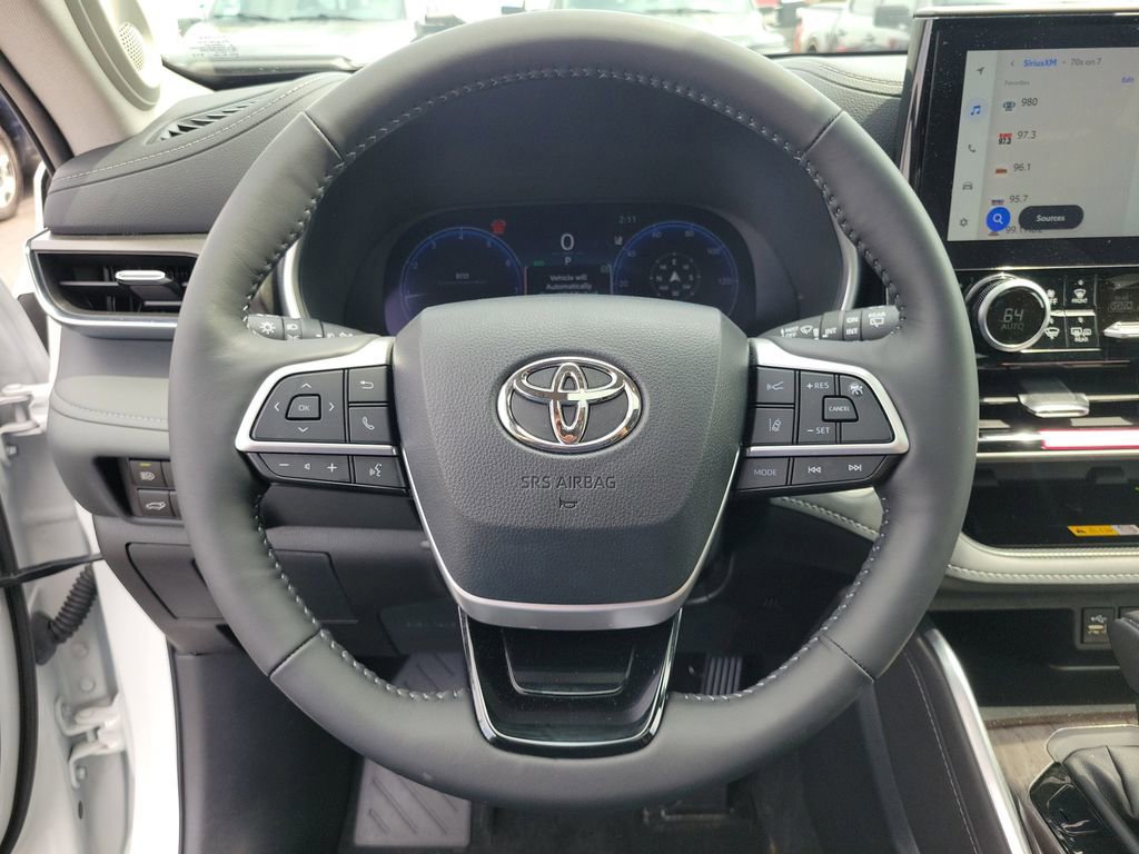 Used 2024 Toyota Highlander Limited AWD/4WD image 23