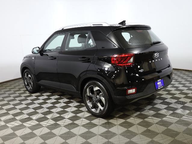 Used 2022 Hyundai Venue SEL image 2
