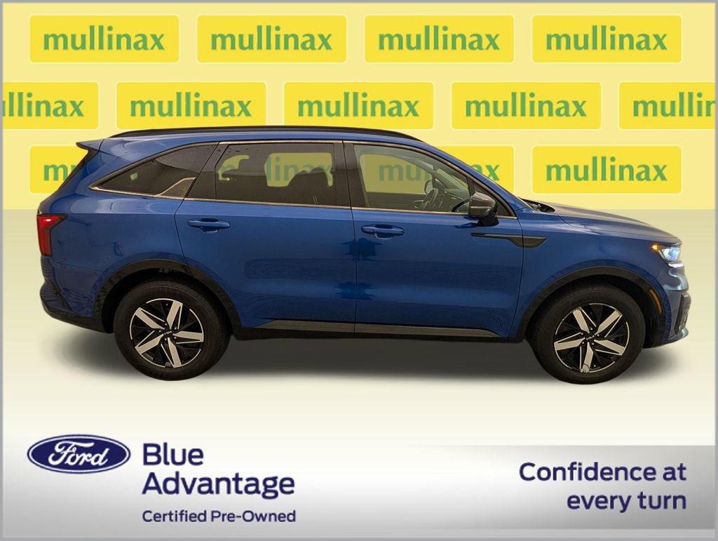 Used 2022 Kia Sorento S w/ Panoramic Sunroof Package FWD image 2