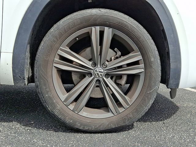 Used 2022 Volkswagen Atlas Cross Sport SEL R-Line AWD/4WD image 8