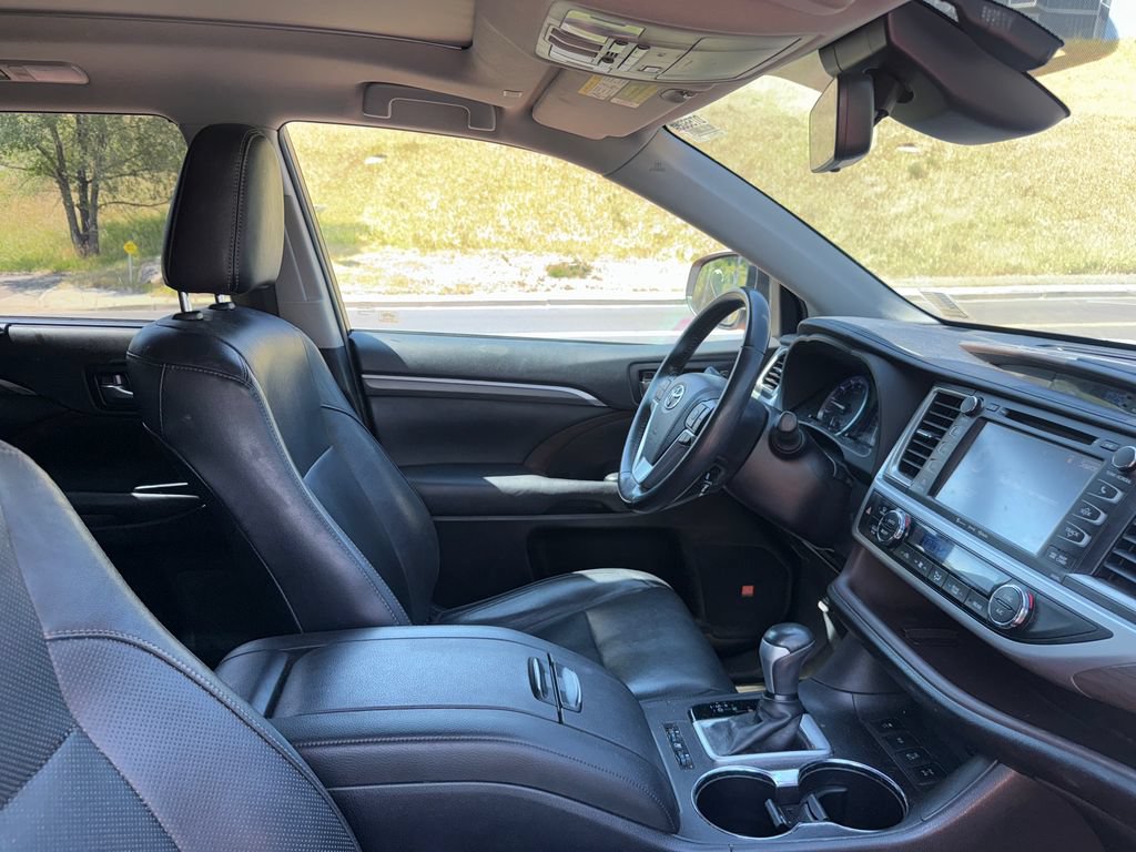 Used 2019 Toyota Highlander Limited Platinum AWD/4WD image 34