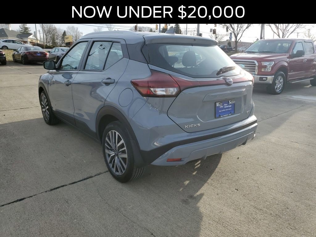 Used 2023 Nissan Kicks SV image 3