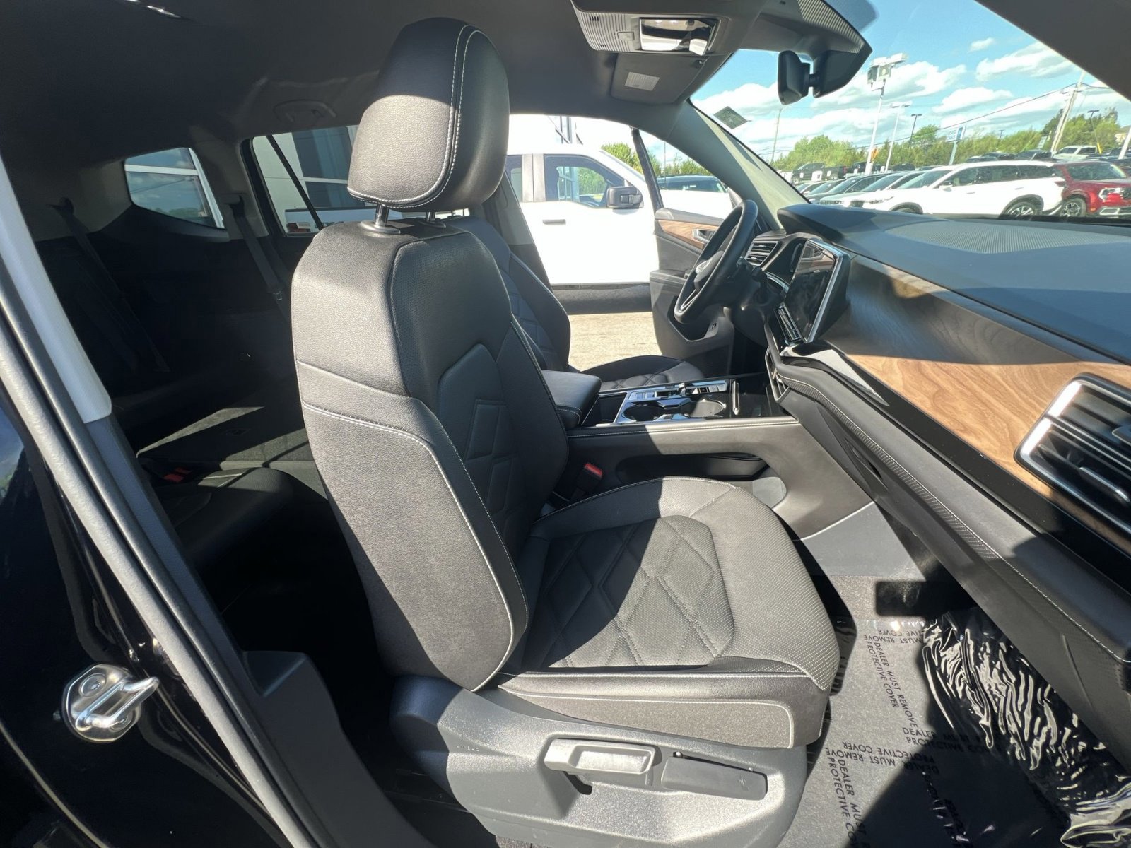 Used 2025 Volkswagen Atlas SE FWD image 34