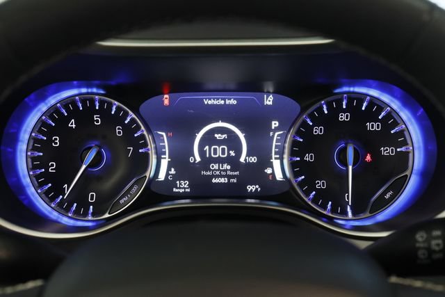 Used 2024 Chrysler Pacifica Touring-L FWD image 16