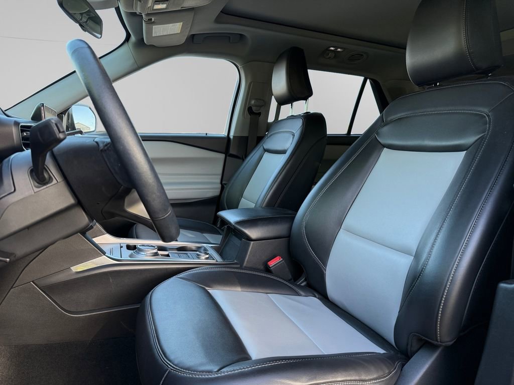 Certified 2022 Ford Explorer XLT w/ Equipment Group 202A image 8