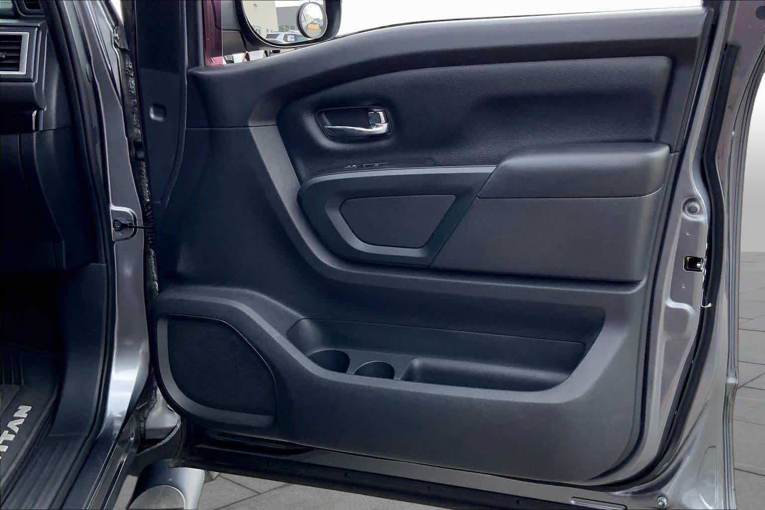 Used 2019 Nissan Titan SV w/ SV Convenience Package RWD image 22