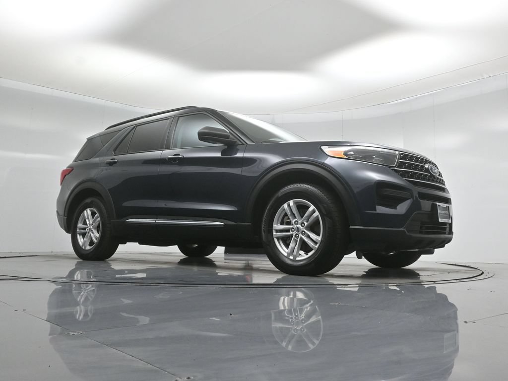 Certified 2023 Ford Explorer XLT RWD image 4
