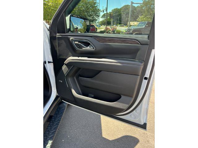 Used 2022 Chevrolet Tahoe Z71 w/ Luxury Package AWD/4WD image 5