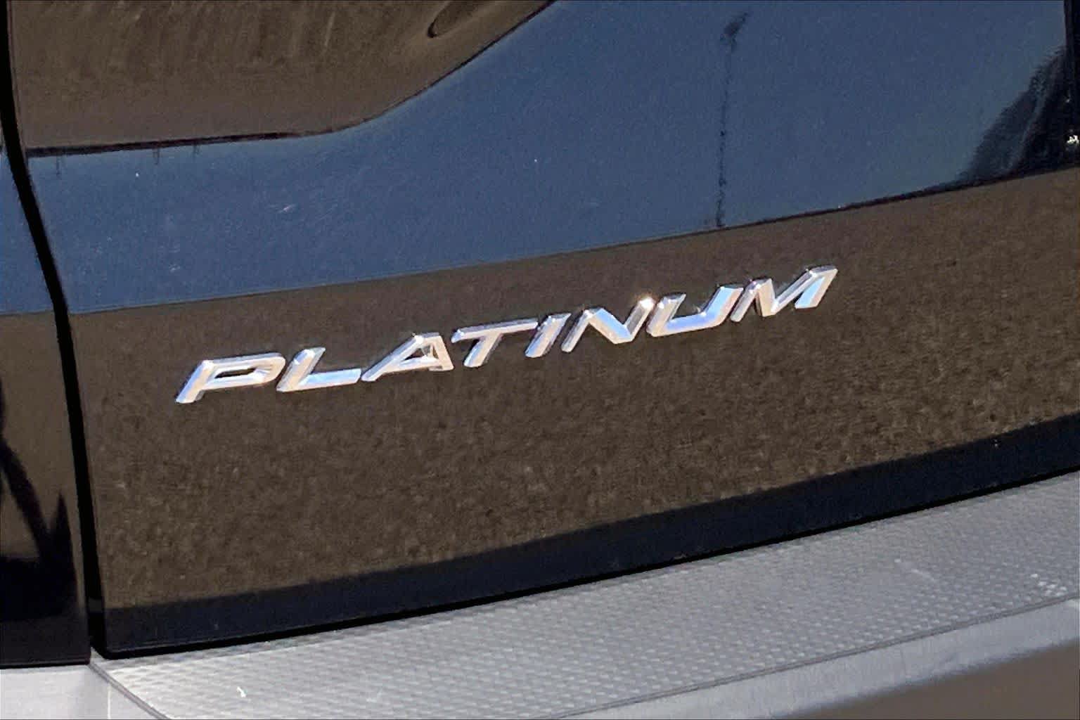 Certified 2025 Ford Escape Platinum AWD/4WD image 10