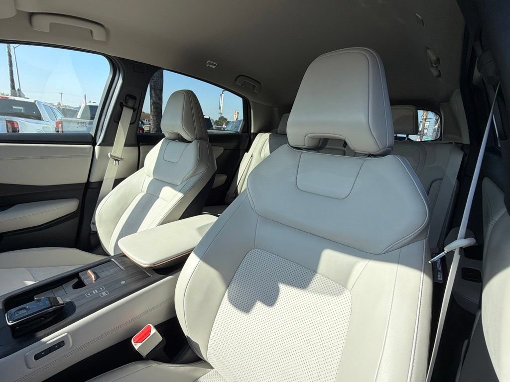 Used 2025 Nissan Ariya AWD image 25