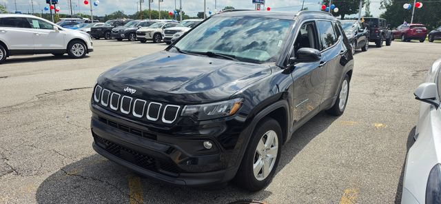 Used 2022 Jeep Compass Latitude w/ Sun and Sound Group FWD image 2