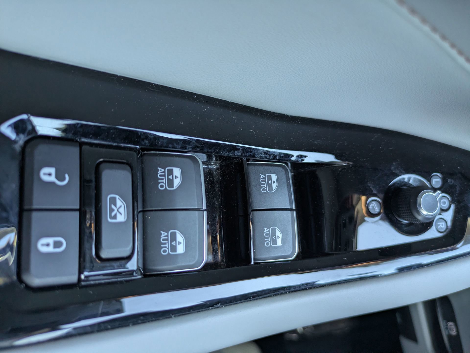 Used 2022 Jeep Grand Cherokee Overland w/ Luxury Tech Group IV image 32