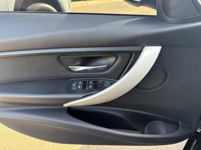 Used 2018 BMW 320i Sedan RWD image 10