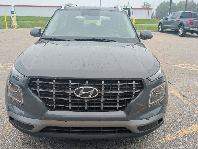 Used 2025 Hyundai Venue SEL FWD image 2