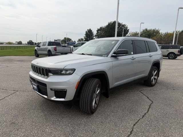 Used 2025 Jeep Grand Cherokee L Limited AWD/4WD image 3