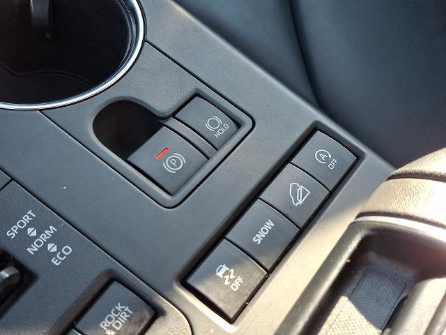 Used 2022 Toyota Highlander XLE AWD/4WD image 24